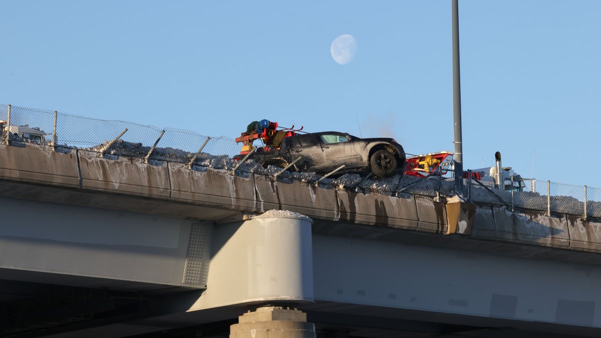 Truck Dangles Off I-93 North in Boston After Crash Near Zakim Bridge - News Directory 3