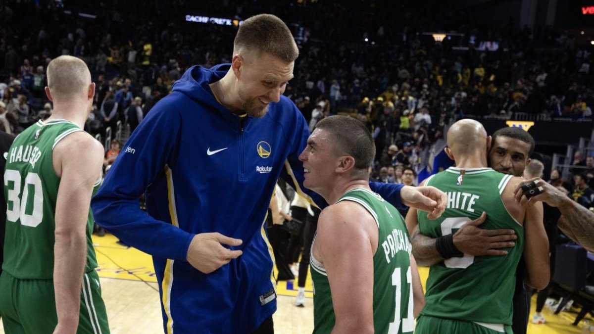Live updates: Porzingis returns to Boston as C's host Warriors