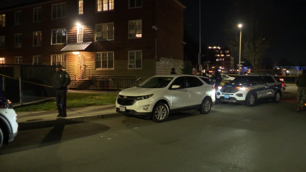 2 people shot in Boston; no arrests