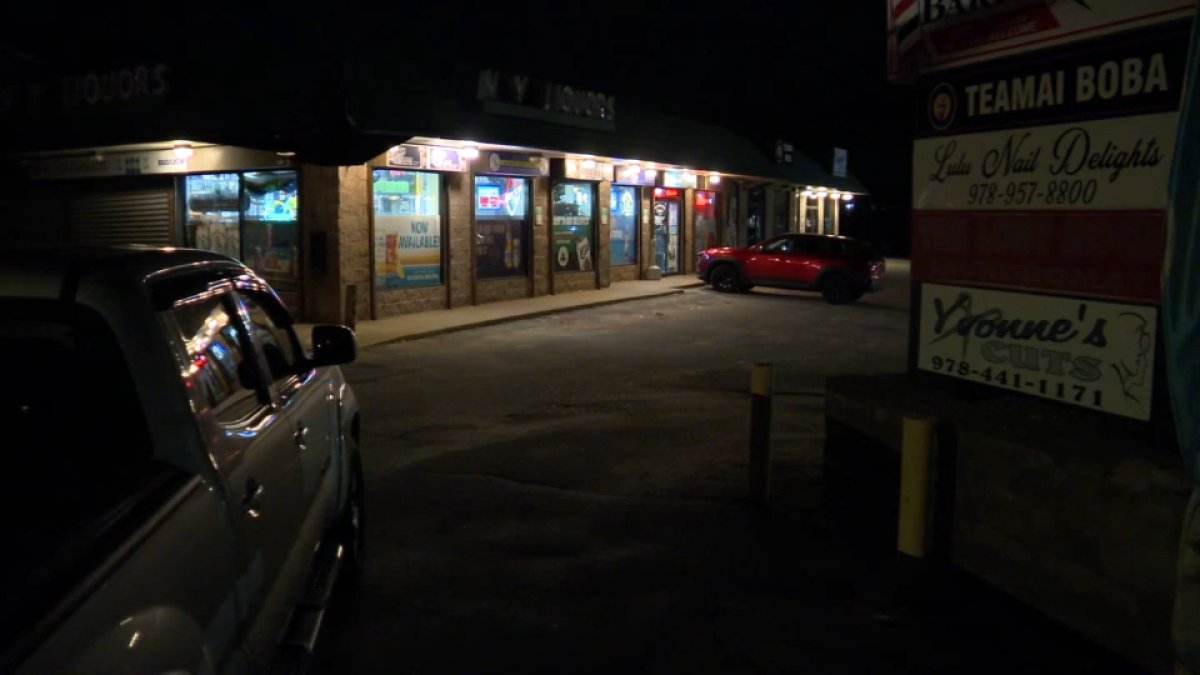 Person robbed at gunpoint outside Dracut business
