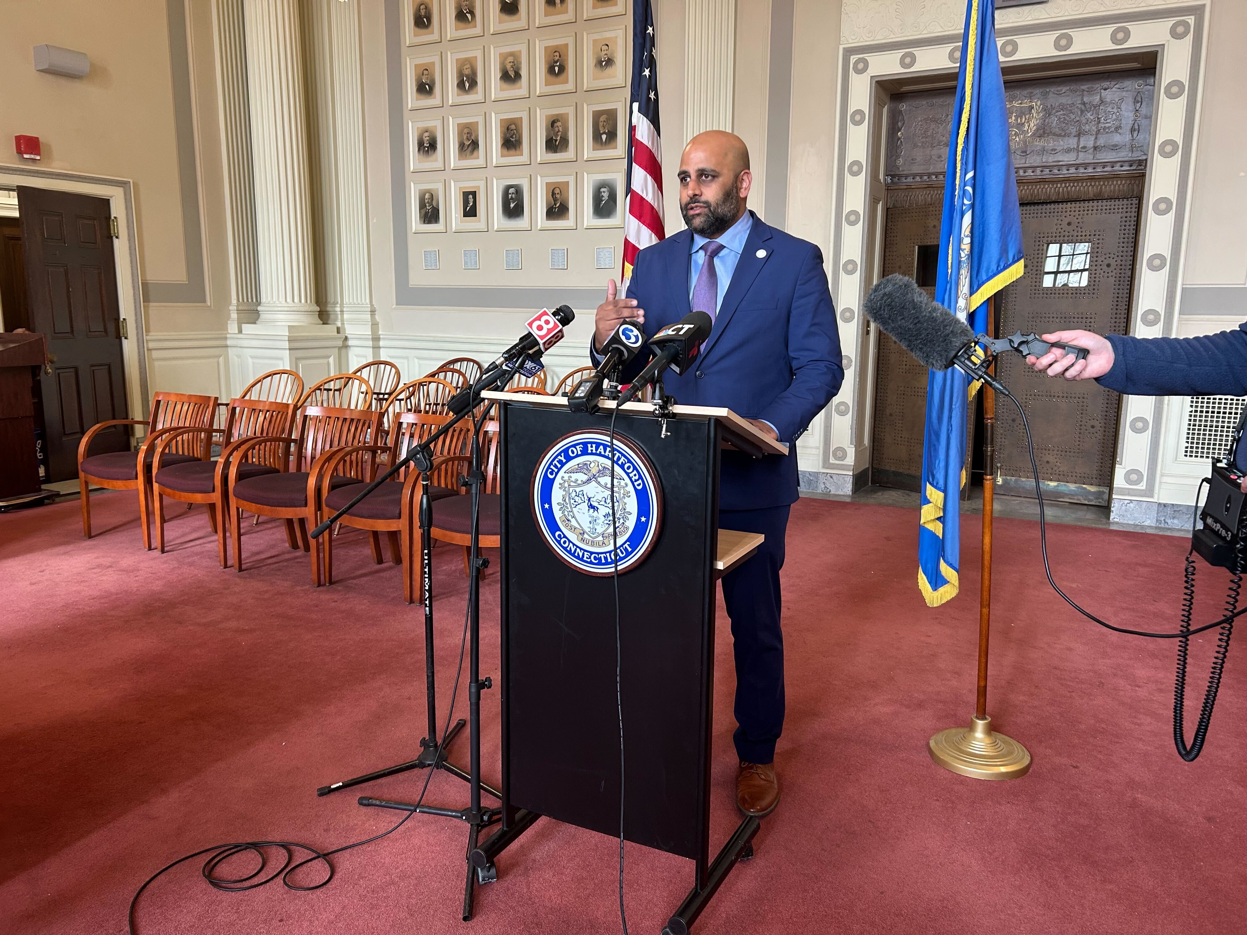 Hartford, Conn. mayor fires police officer who fatally shot man last ...