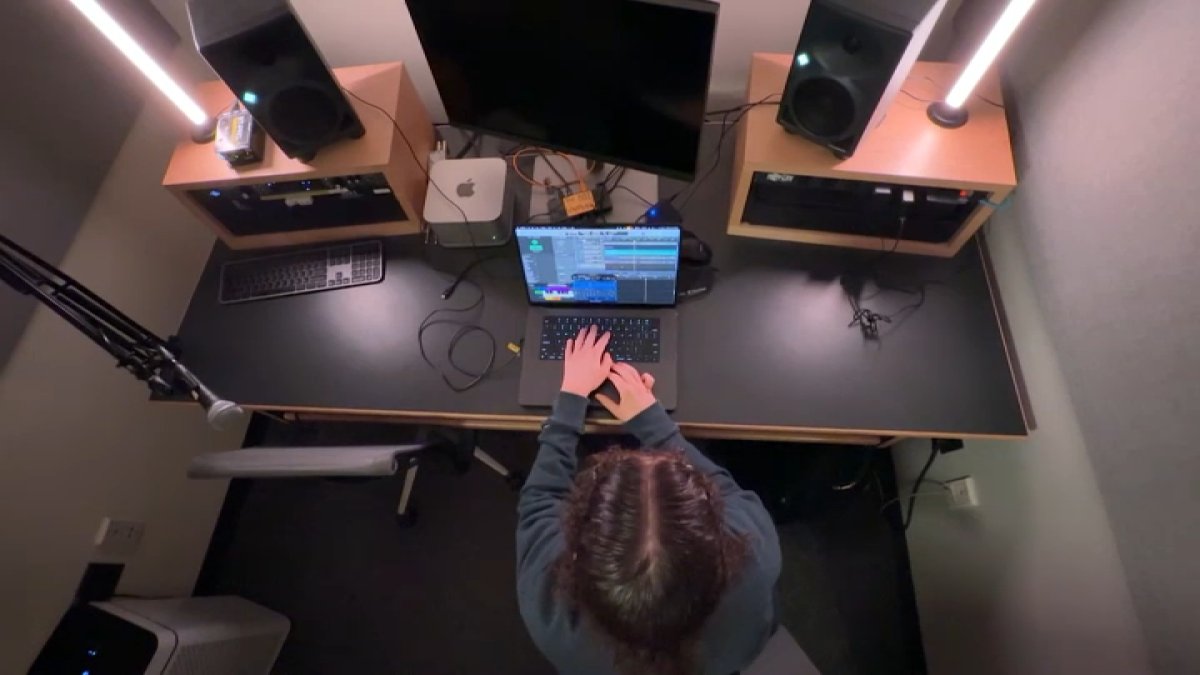 Berklee lab lets students explore AI in music as industry evolves