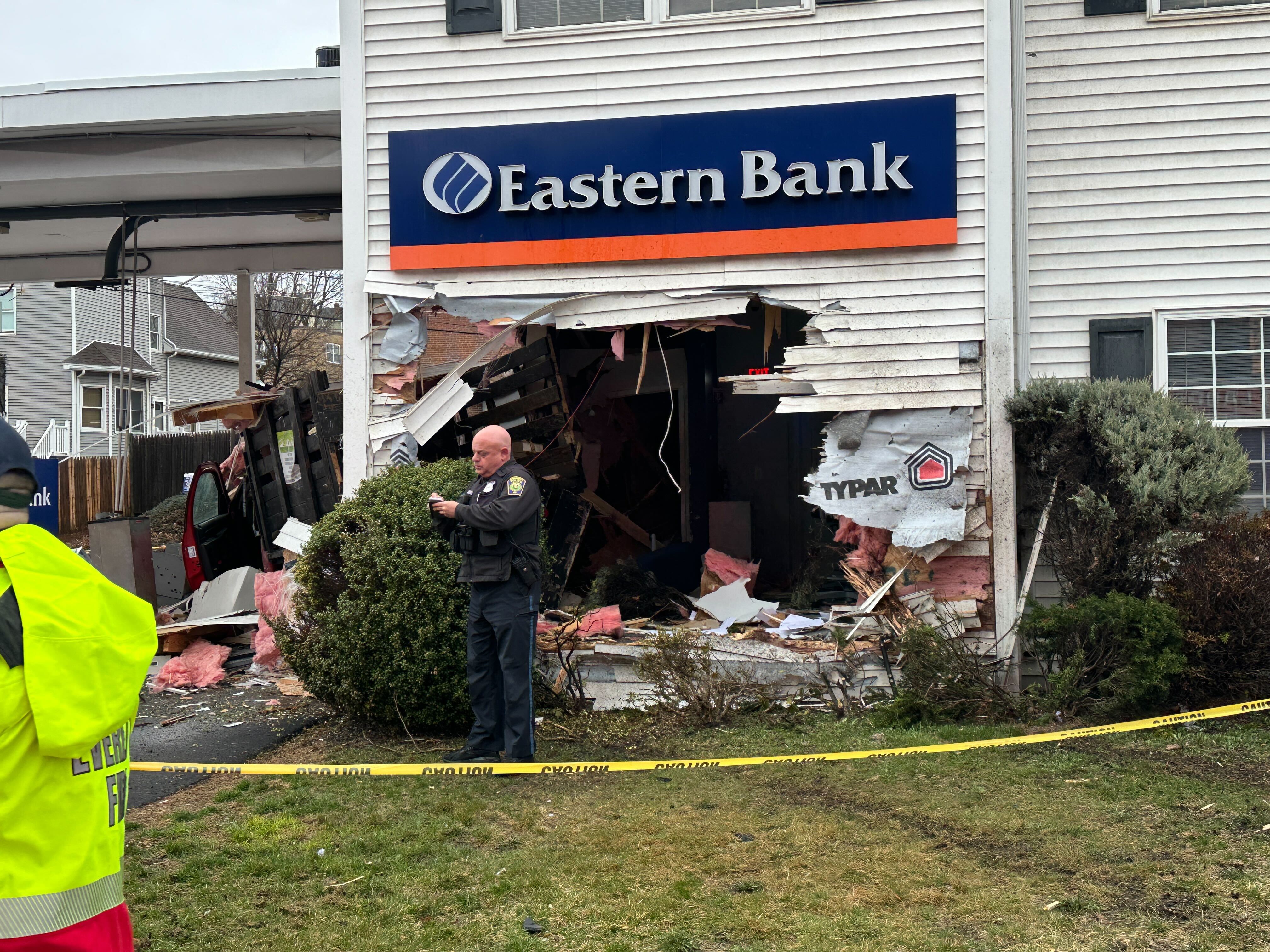 Everett Mass. Eastern Bank branch damaged in crash – NBC Boston