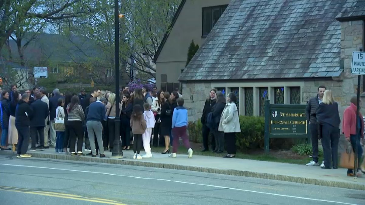 Wellesley mourns slain children at vigil