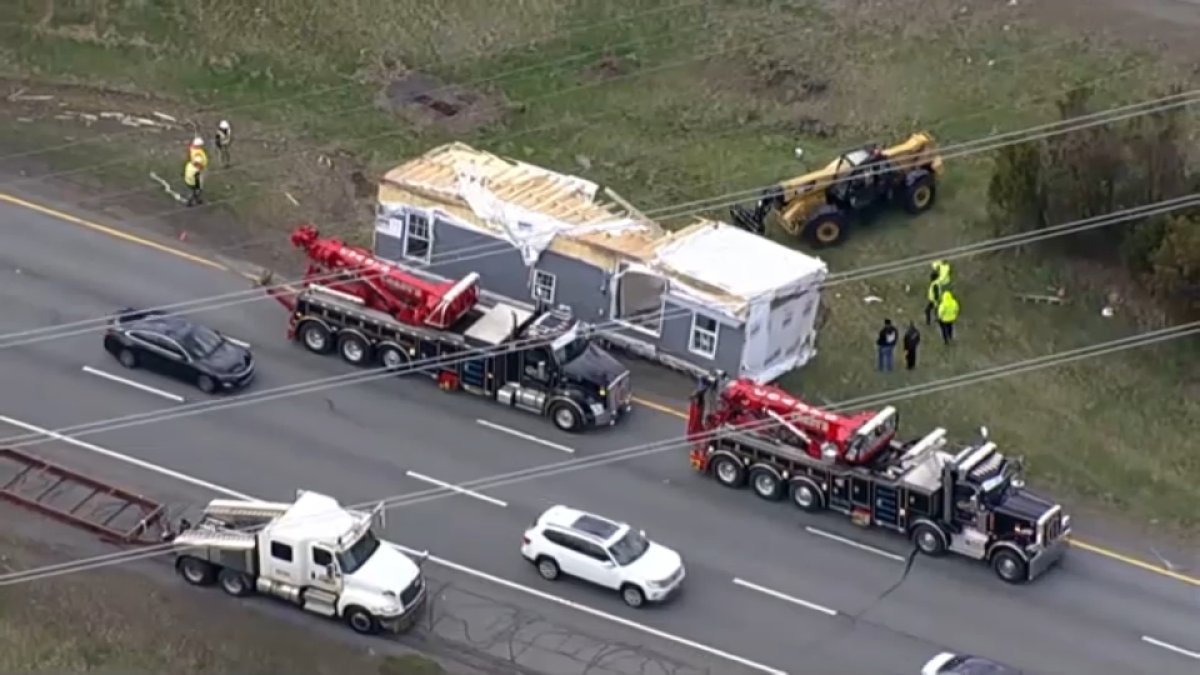 Truck crash leaves house on side of I-495 in Amesbury