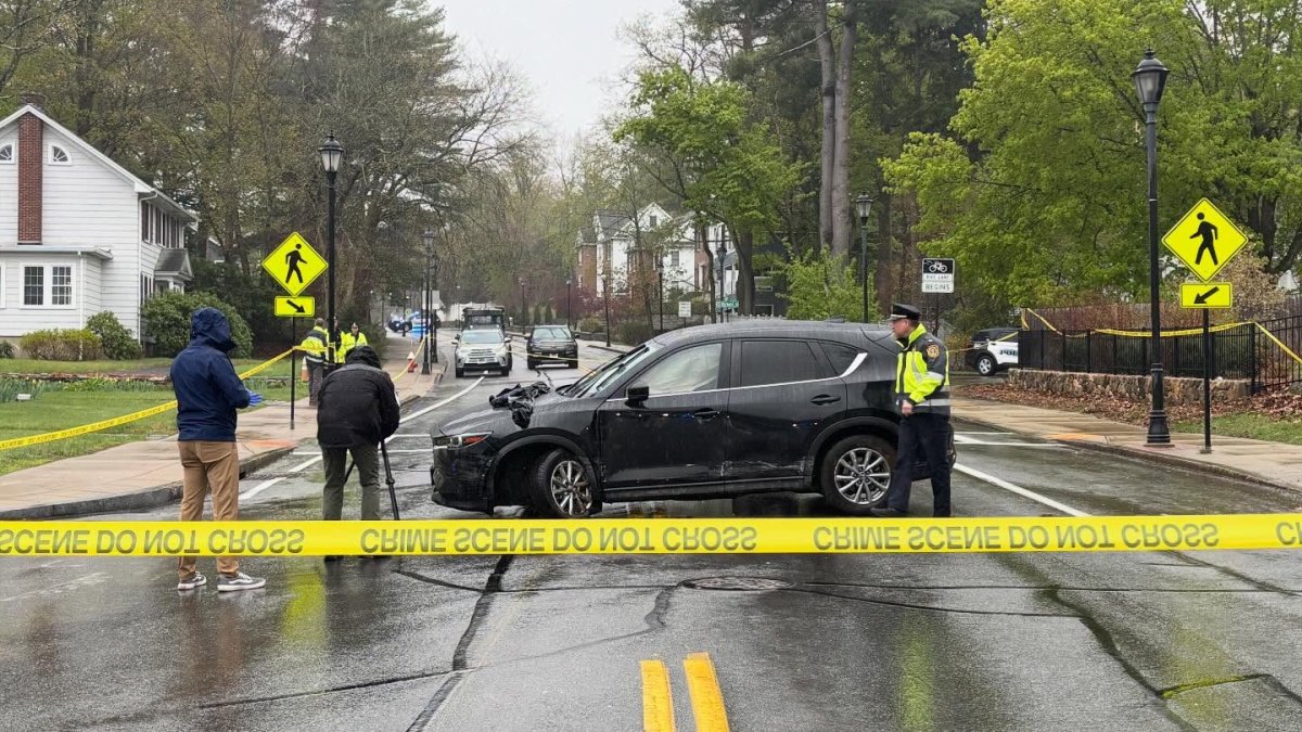 One dead following Wellesley crash, area reopens to traffic
