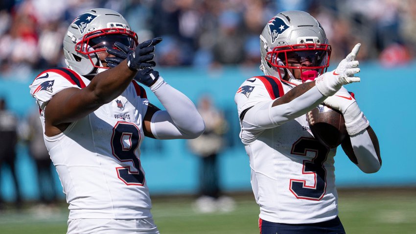 Patriots wide receivers DeMario Douglas and Kayshon Boutte