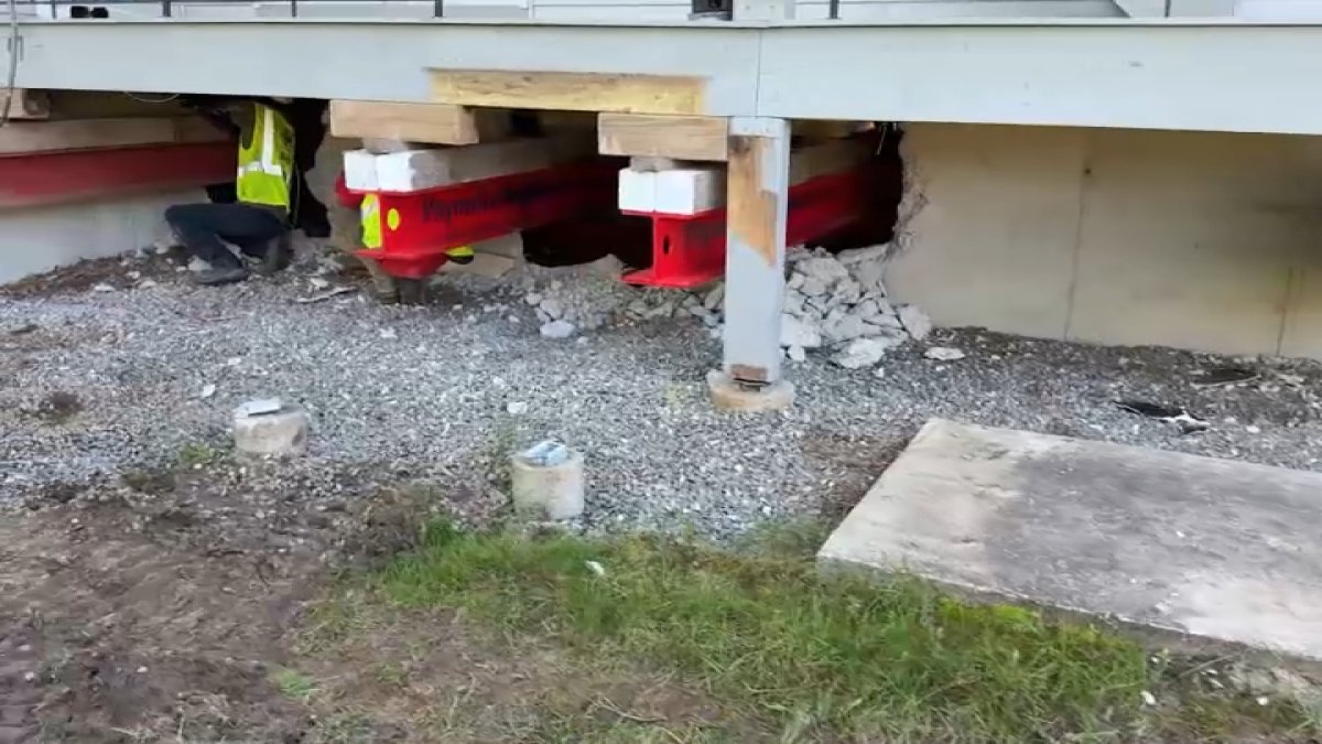 360-ton Dracut building hoisted into air to replace crumbling foundation
