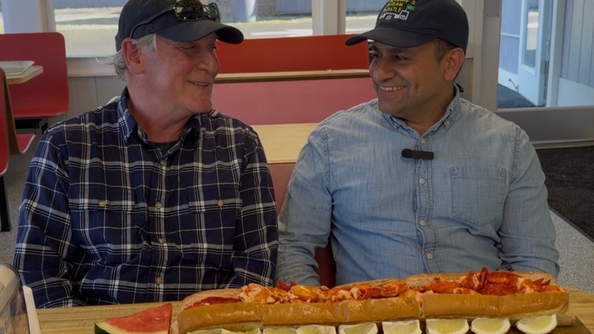 Two-foot-long lobster roll ‘Lobzilla' is a big hit at Conn. clam shack