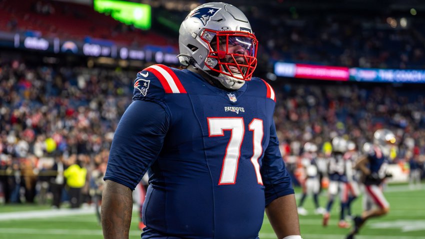 Patriots offensive guard Mike Onwenu