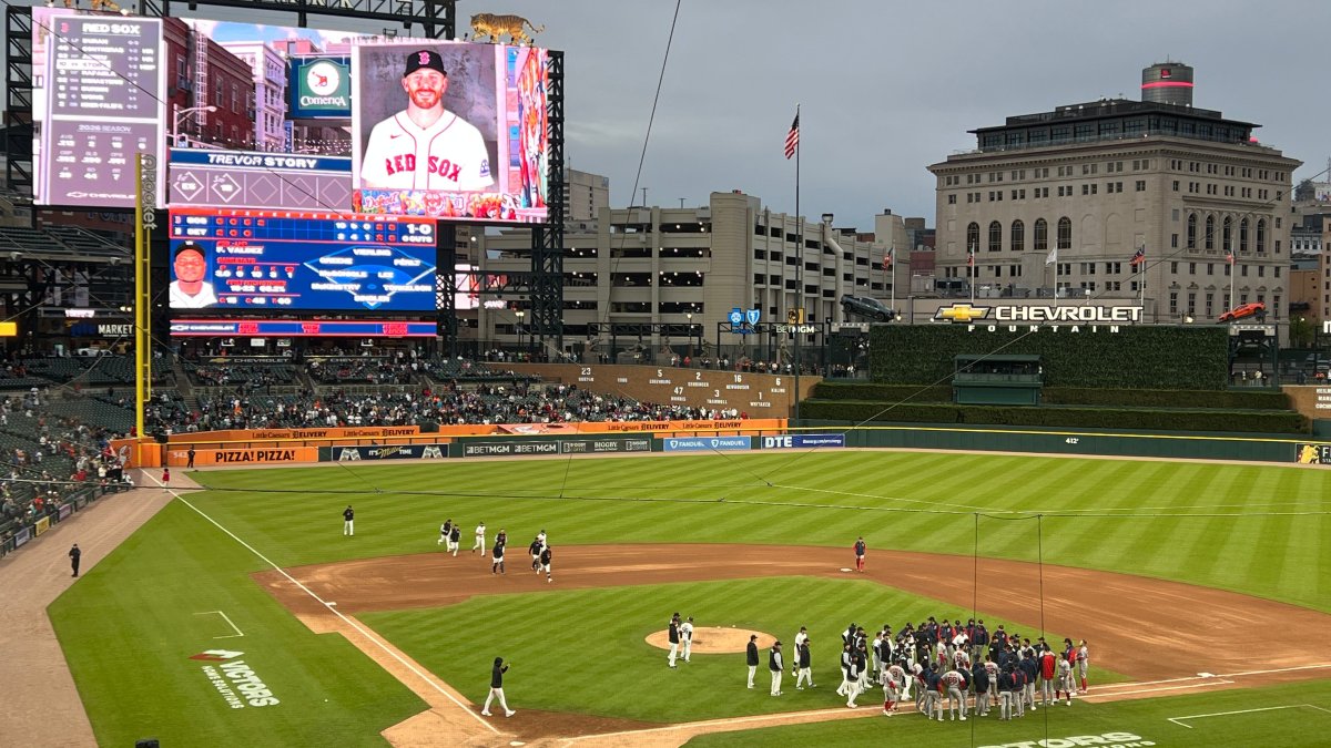 Benches clear during Red Sox-Tigers game