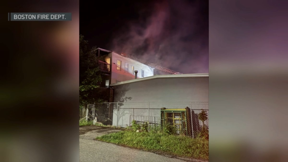 2 people injured in Dorchester house fire