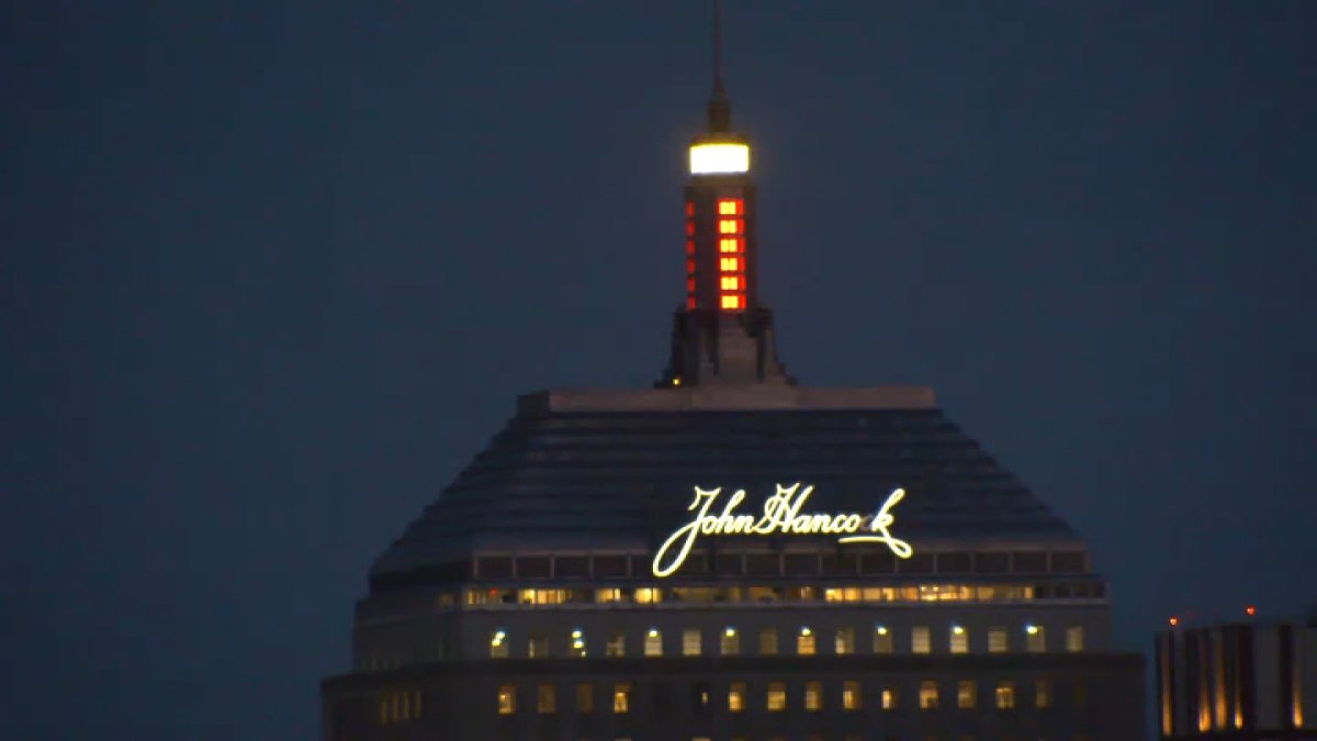 3 flee after attempting to climb weather beacon on Old John Hancock Building