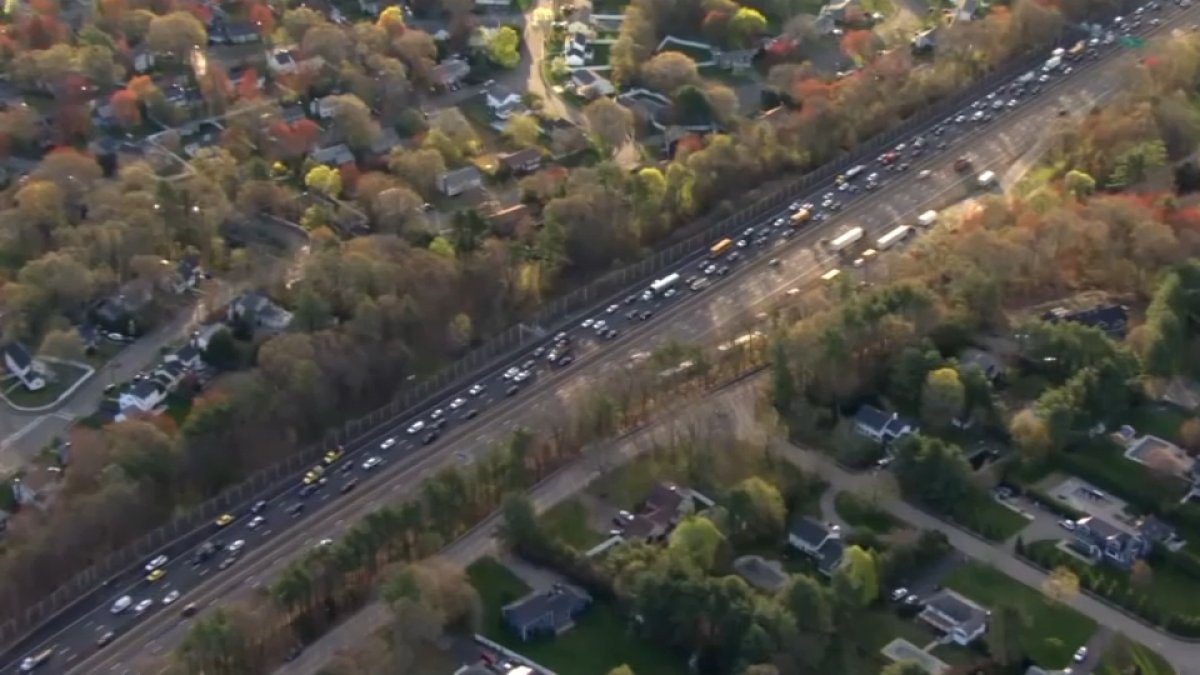 Lengthy delays on I-95 after crashes in Westwood and Canton