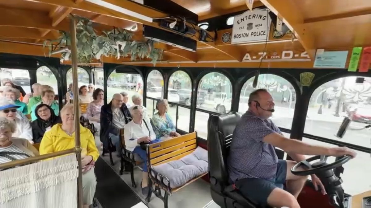 Retired detective leads true crime tour of Boston