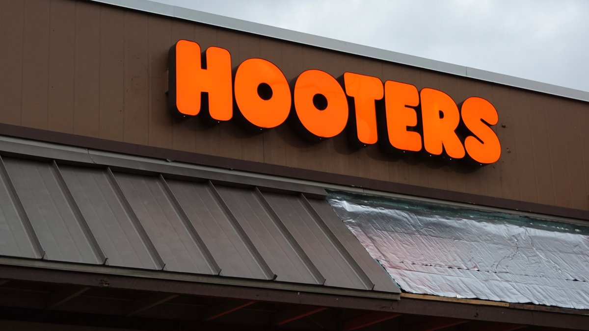Hooters closes its last 2 Massachusetts locations