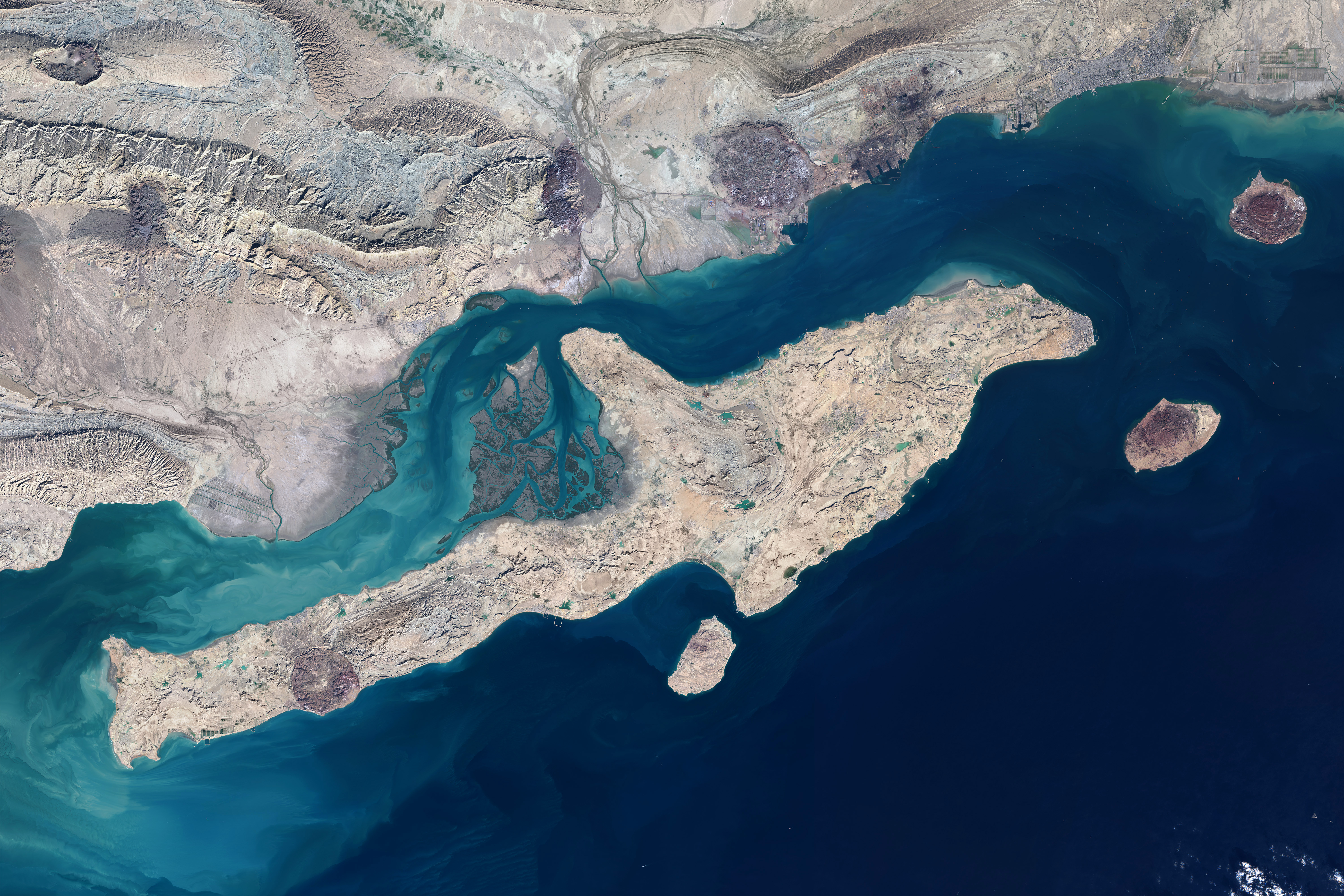 US Strikes Iranian Radar, Drone Sites Amid Tensions | Quick Digest