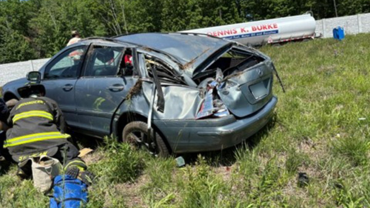 Woman thrown from car, seriously injured in rollover crash on I-93 in NH