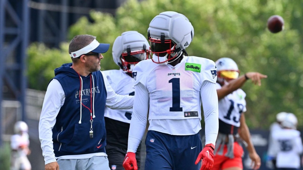 Live updates: Patriots' pads back on for Friday's practice