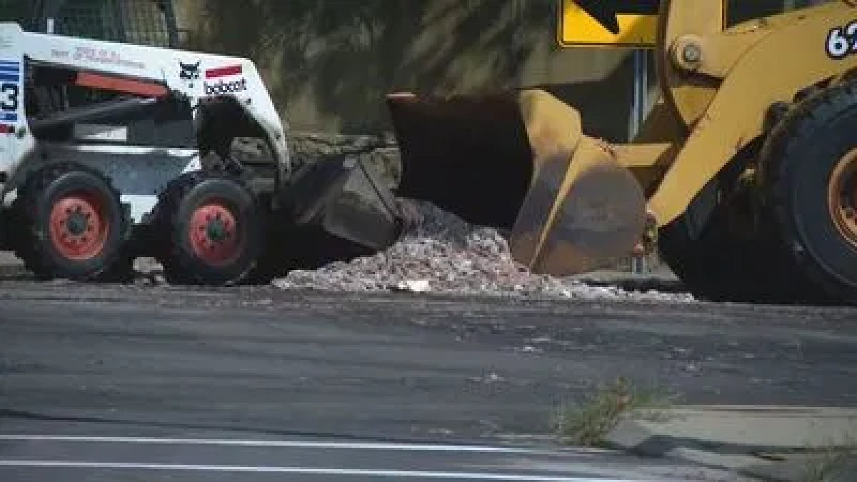Over a thousand pounds of squid spill onto road in Rhode Island