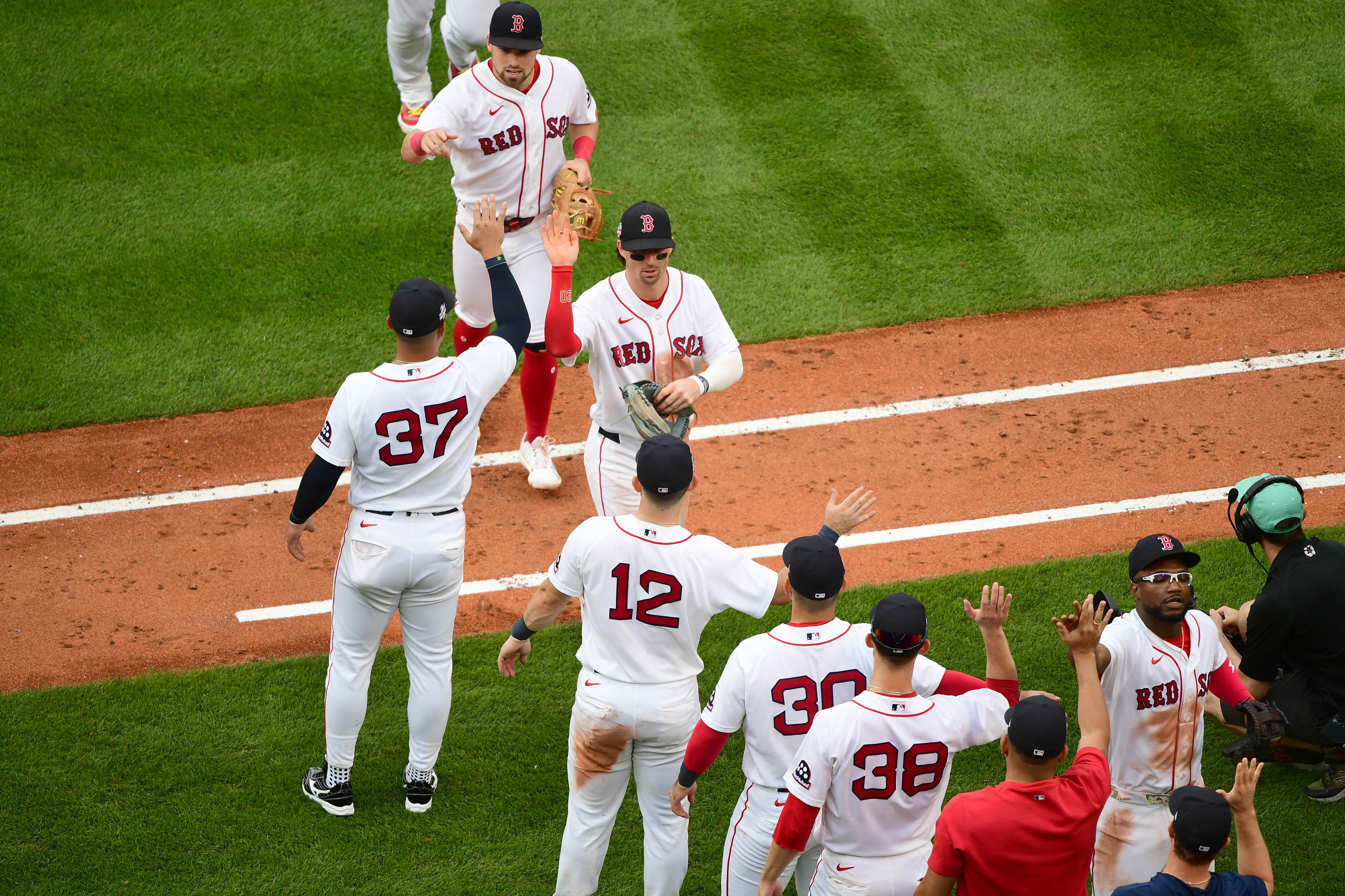 Sogard's solo homer starts Red Sox rally in 5-4 win over Giants