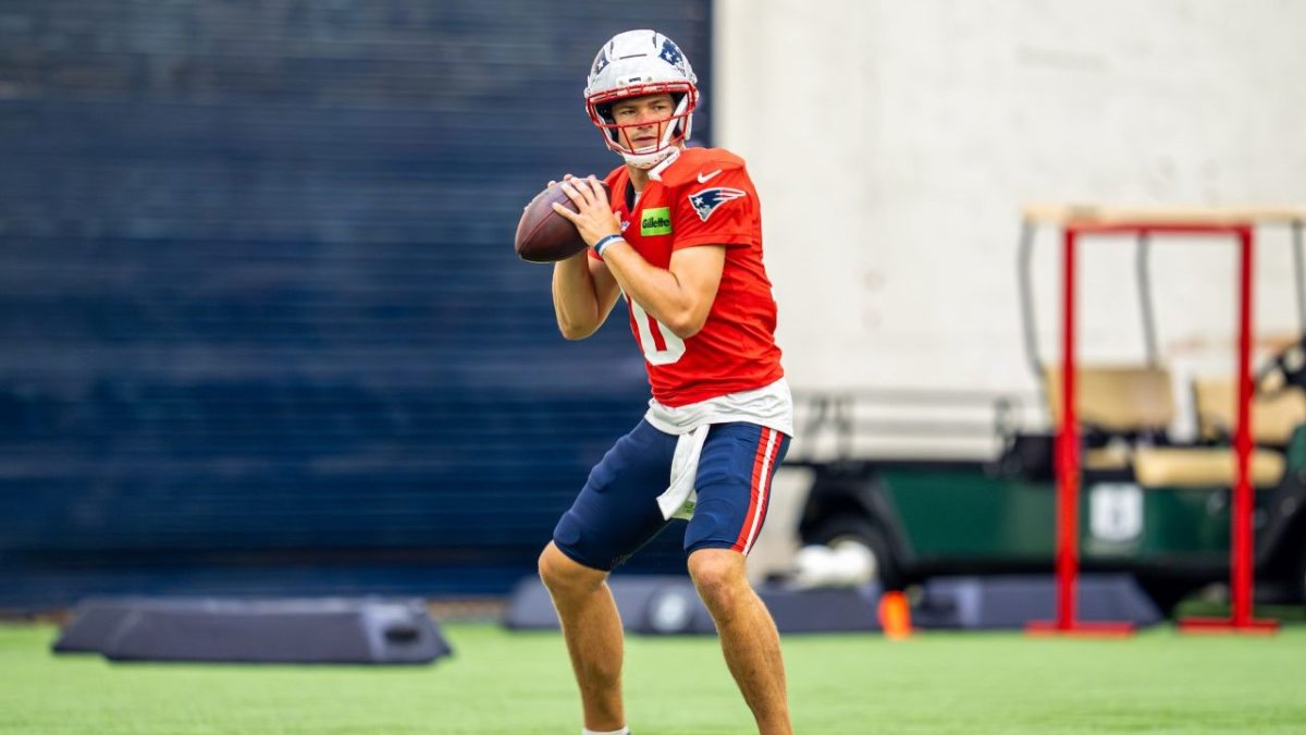 Live updates: Patriots back in action for padded Tuesday practice
