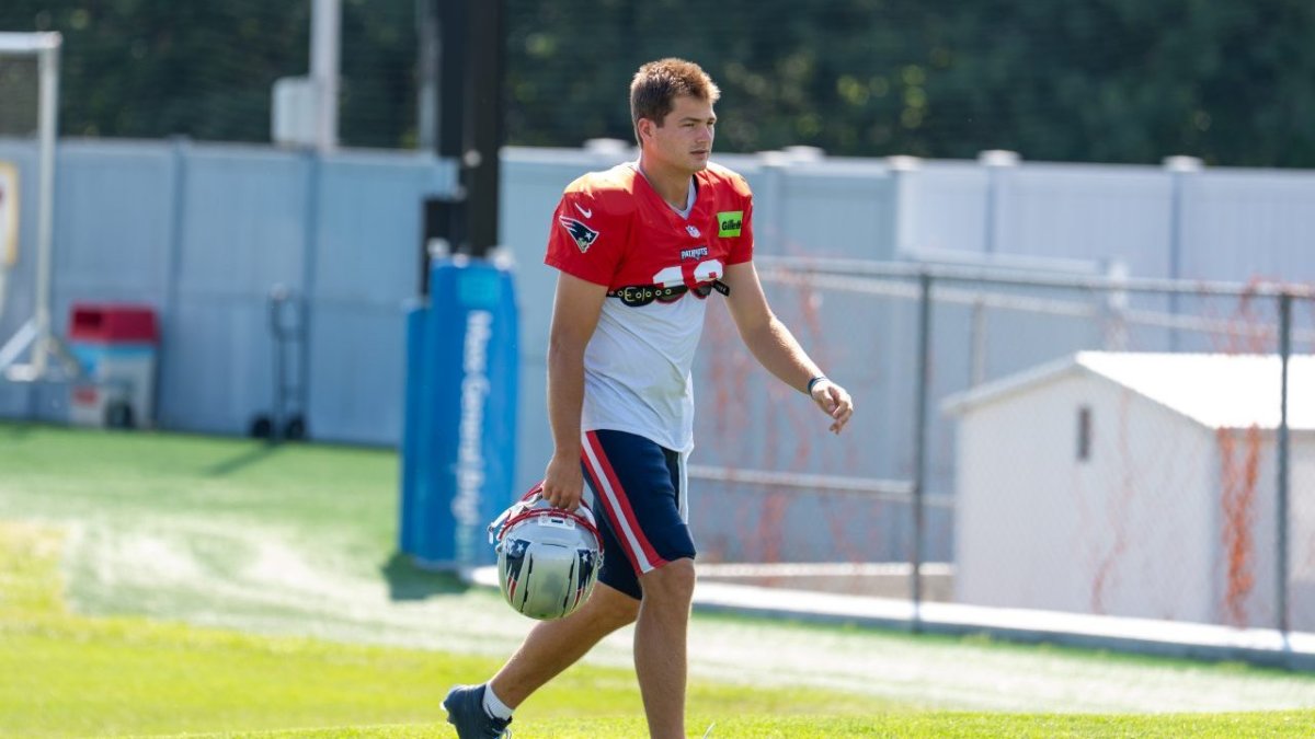 Live updates: Patriots head indoors for Monday's practice