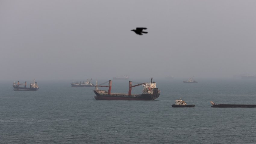 The U.S. military last week completed clearing sea mines from the strait&rsquo;s international shipping routes.