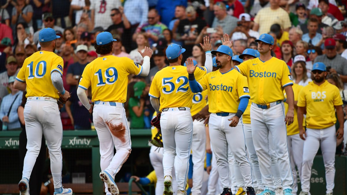 Ranger Suarez goes 7 strong innings as Red Sox beat Royals 5-1