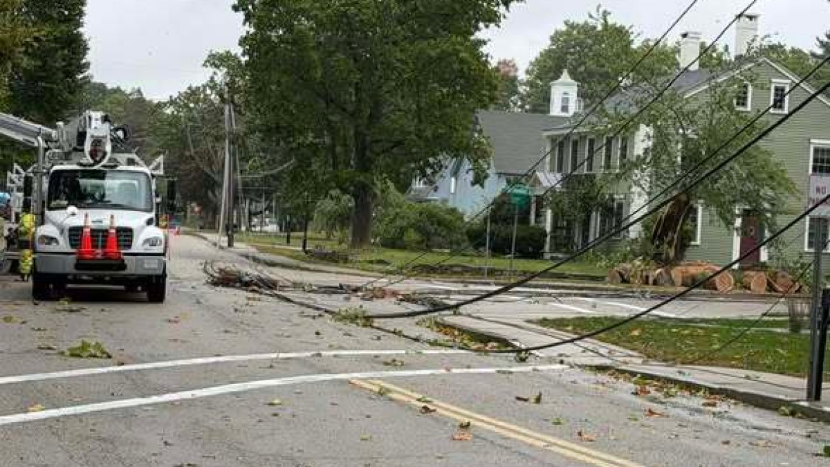 Tens of thousands without power across New England: 2 p.m. update