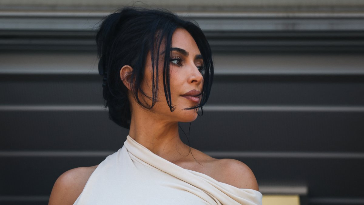 Kim Kardashian's esophagitis diagnosis raises fears linked to her dad's death