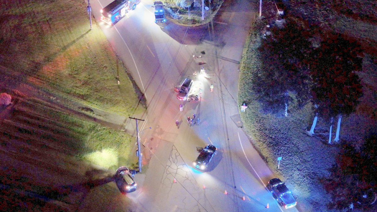 2 seriously hurt in Lakeville crash