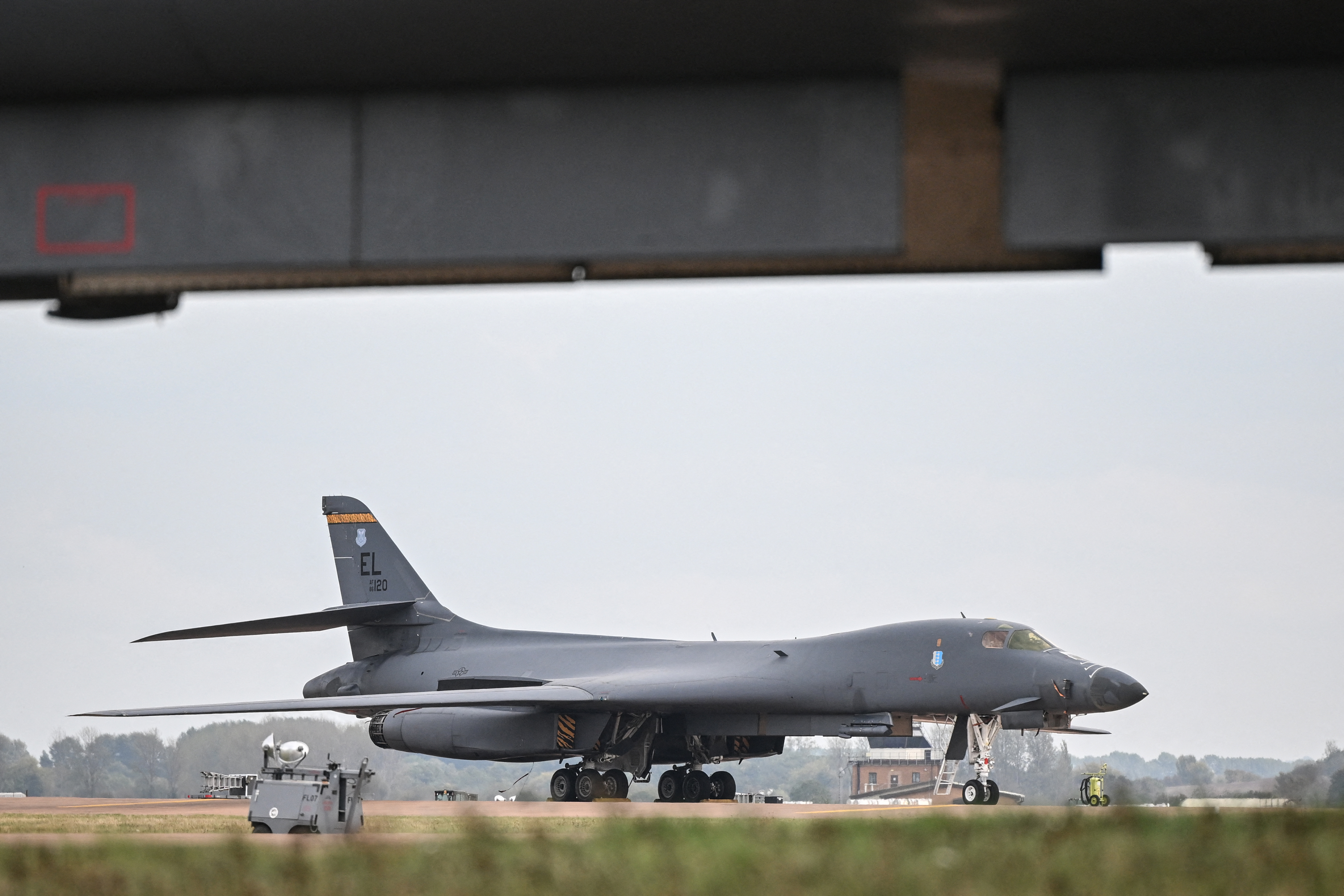 Lancer bomber