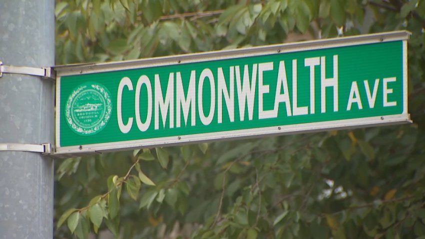 A street sign for Commonwealth Avenue in Boston.