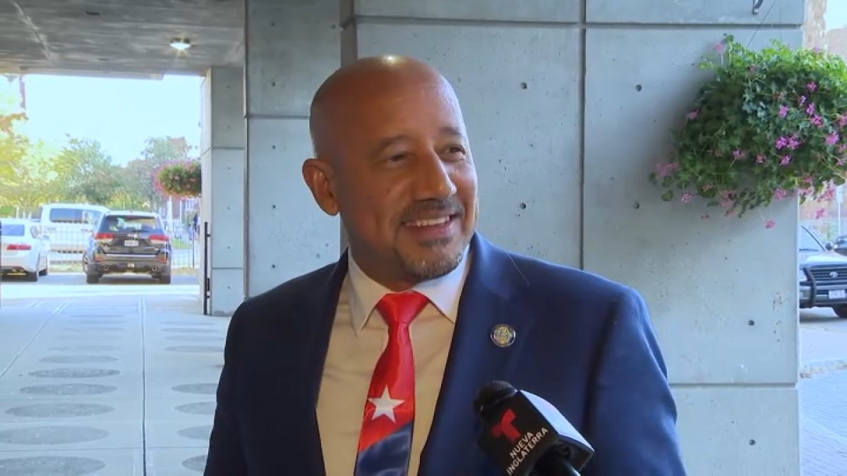 Refusing to resign, Lawrence mayor faces no confidence vote, recall effort
