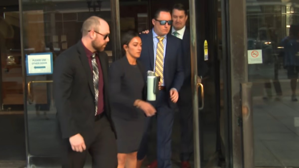 Live updates: Matthew Farwell's twin brother to resume his testimony