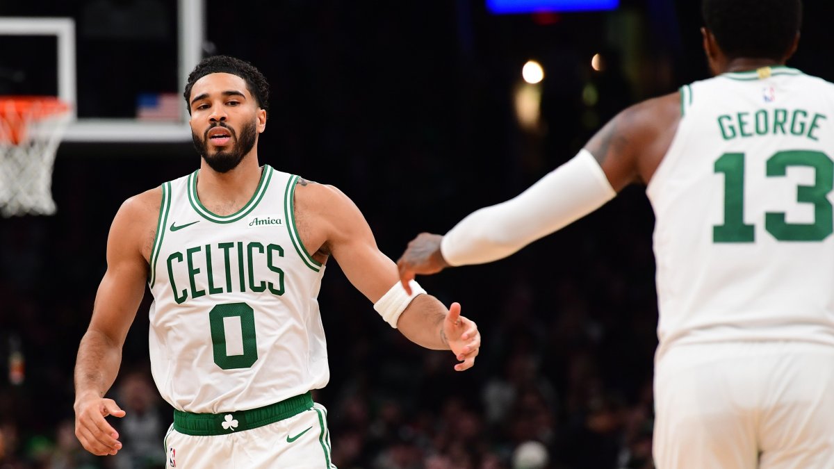 Live updates: Celtics hosting Knicks in Boston's home opener
